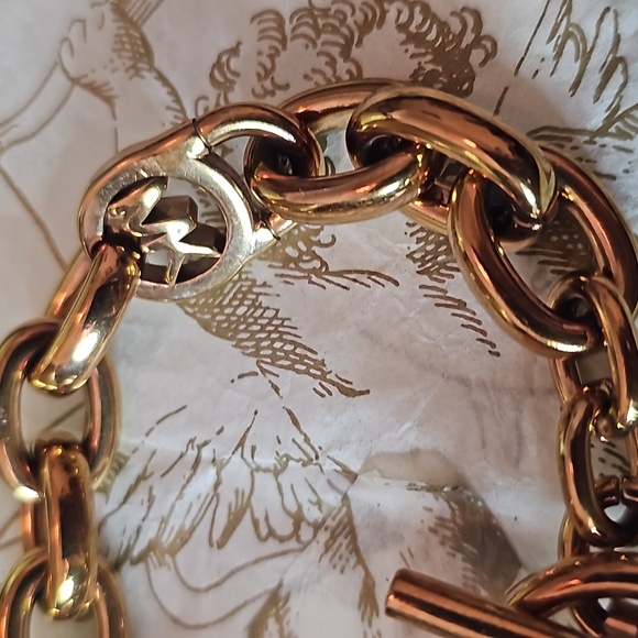 Michael Kors Chain Toggle Bracelet - Picture 3 of 5